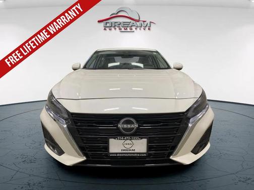 Pearl White Tricoat 2025 Nissan Altima SV FWD