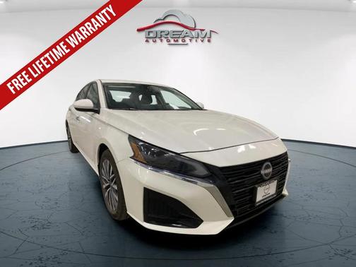 Pearl White Tricoat 2025 Nissan Altima SV FWD