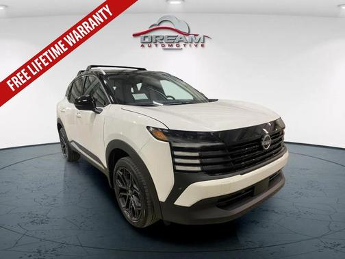 Aspen White Tricoat/Super Black 2026 Nissan Kicks SR