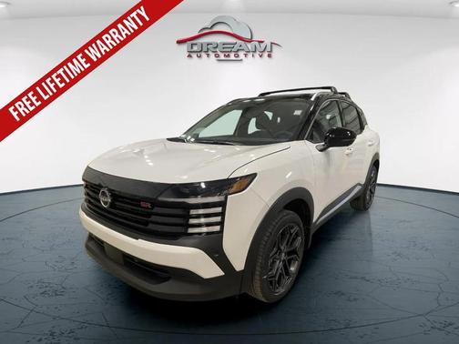 Aspen White Tricoat/Super Black 2026 Nissan Kicks SR