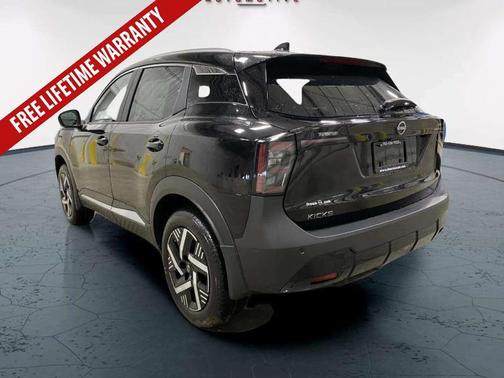 Super Black 2026 Nissan Kicks SV