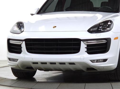 2016 Porsche Cayenne GTS