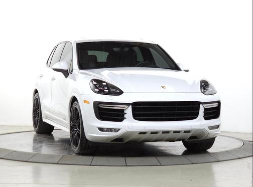 2016 Porsche Cayenne GTS