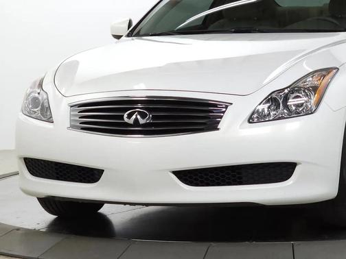 Moonlight White 2009 INFINITI G37x Base