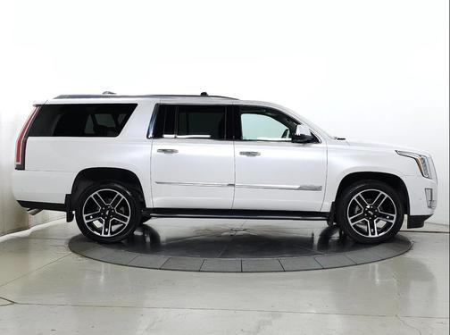 2017 Cadillac Escalade ESV Luxury