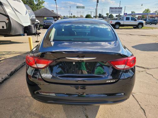 2016 Chrysler 200 LX