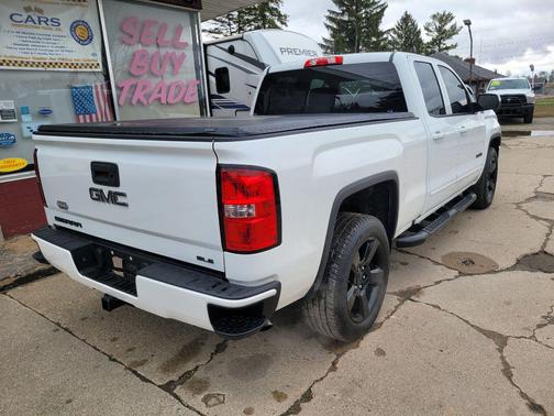 WHITE 2017 GMC Sierra 1500 SLE