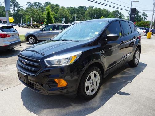 Photo 3 of 24 of 2017 Ford Escape S