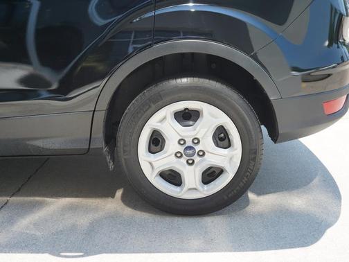 Photo 4 of 24 of 2017 Ford Escape S
