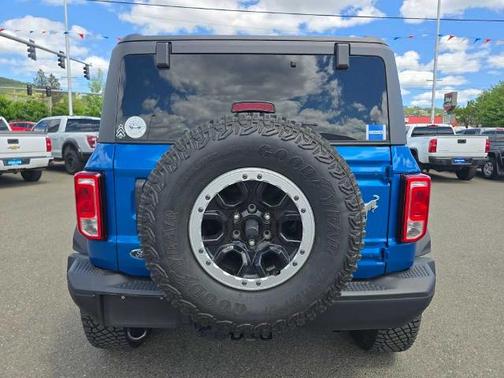 VELOCITY BLUE METALLIC 2024 Ford Bronco BLACK DIAMOND