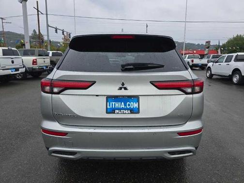 2024 Mitsubishi Outlander SE