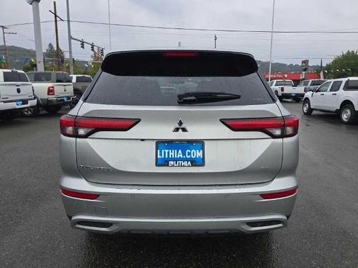 2024 Mitsubishi Outlander SE