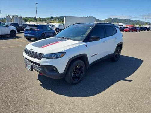 Bright White Clearcoat 2023 Jeep Compass TRAILHAWK