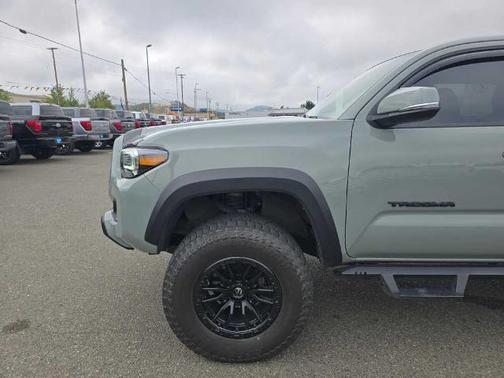 2022 Toyota Tacoma TRD OFF ROAD