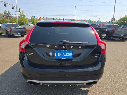 2018 Volvo V60 Cross Country T5