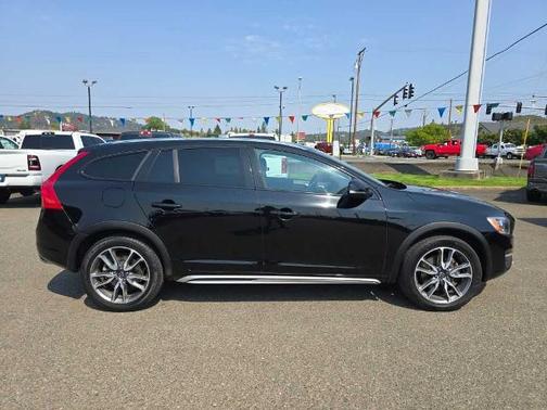 2018 Volvo V60 Cross Country T5