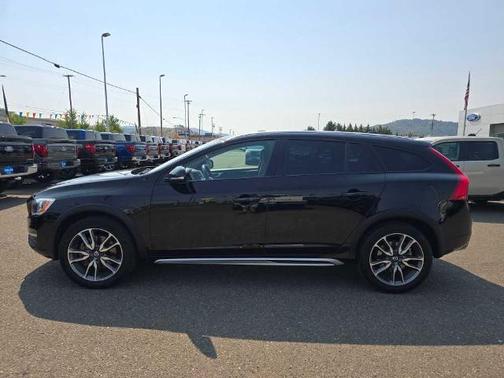 2018 Volvo V60 Cross Country T5