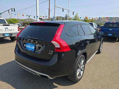 2018 Volvo V60 Cross Country T5
