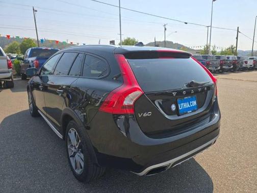 2018 Volvo V60 Cross Country T5