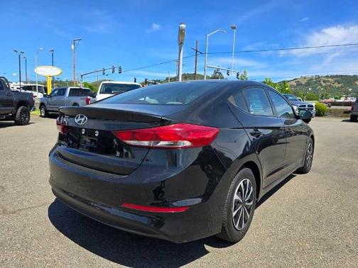 2018 Hyundai ELANTRA SE