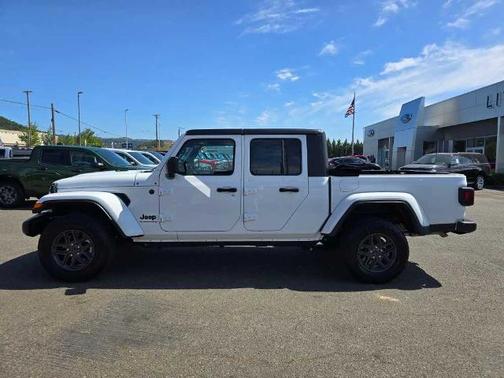 2024 Jeep Gladiator SPORT