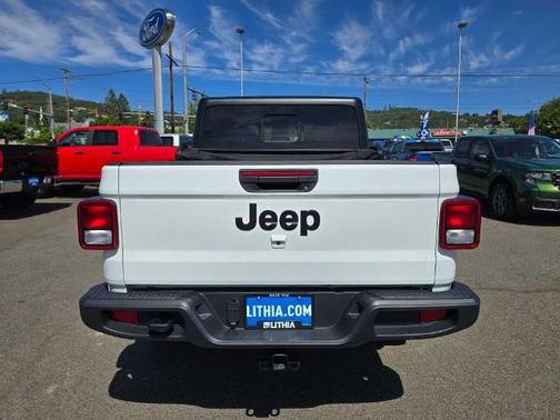 2024 Jeep Gladiator SPORT