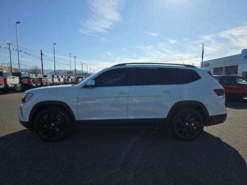 2024 Volkswagen Atlas 2.0T SE