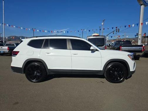 2024 Volkswagen Atlas 2.0T SE