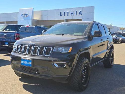2020 Jeep Grand Cherokee LAREDO