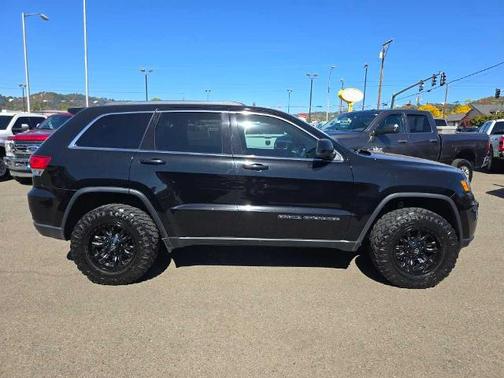 2020 Jeep Grand Cherokee LAREDO