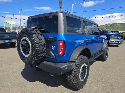 VELOCITY BLUE METALLIC 2023 Ford Bronco BADLANDS