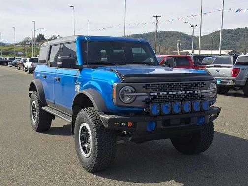 VELOCITY BLUE METALLIC 2023 Ford Bronco BADLANDS