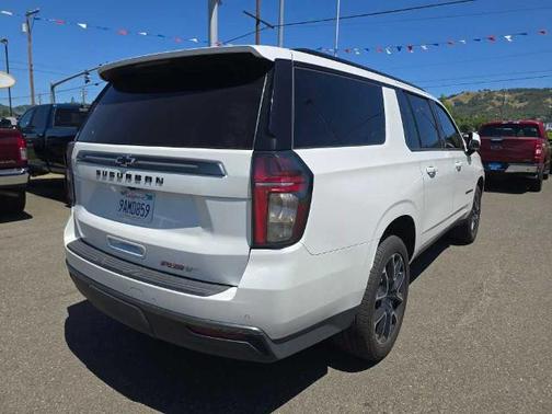 Silver 2022 Chevrolet Suburban RST