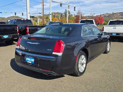 2018 Chrysler 300 TOURING
