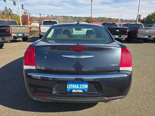 2018 Chrysler 300 TOURING