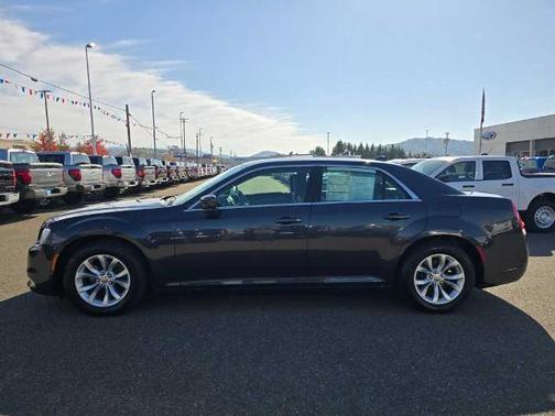 2018 Chrysler 300 TOURING
