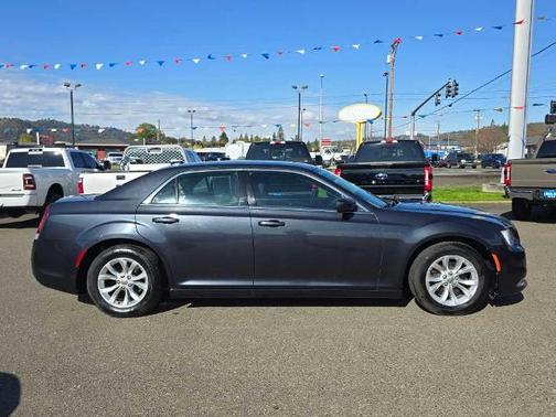 2018 Chrysler 300 TOURING