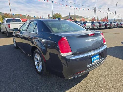 2018 Chrysler 300 TOURING