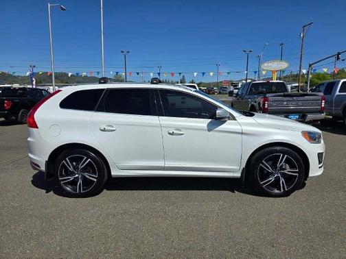 2017 Volvo XC60 T6 R-DESIGN