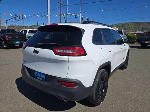 Bright White Clearcoat 2018 Jeep Cherokee LATITUDE