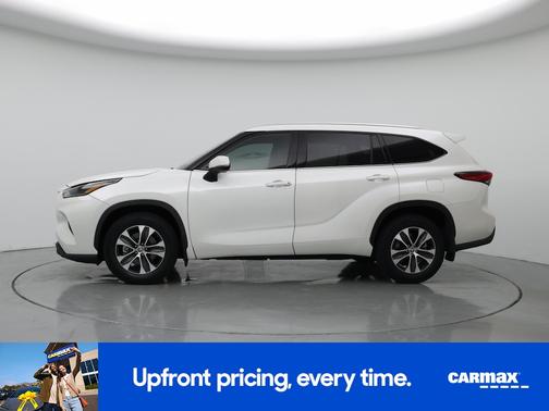 White 2021 Toyota Highlander XLE