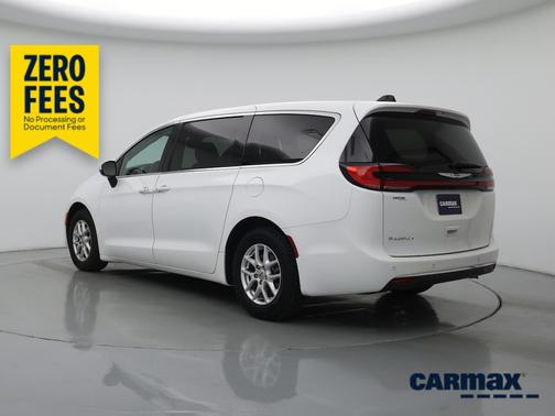 White 2023 Chrysler Pacifica Touring L