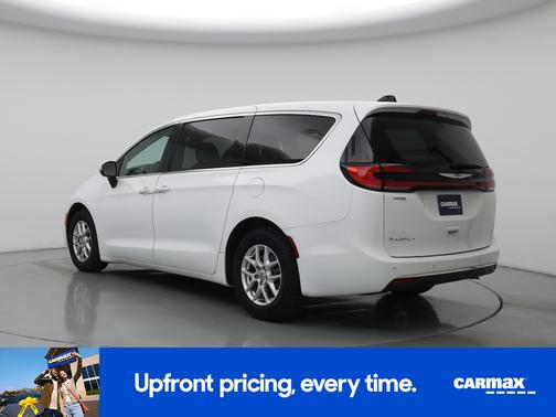 White 2023 Chrysler Pacifica Touring L