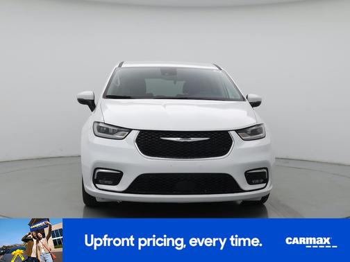 White 2023 Chrysler Pacifica Touring L