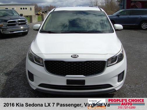 White 2016 Kia Sedona LX