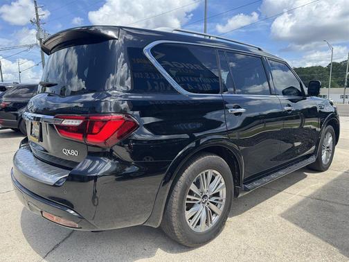 Black 2021 INFINITI QX80 Luxe