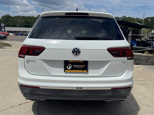 Pure White 2018 Volkswagen Tiguan 2.0T SE