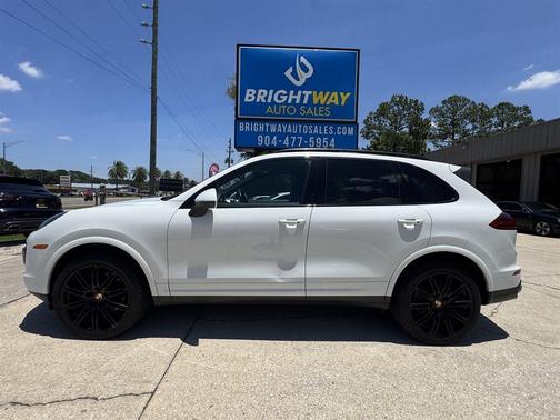 White 2017 Porsche Cayenne Base
