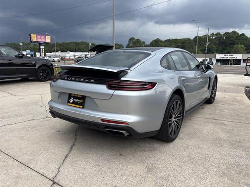2017 Porsche Panamera 4