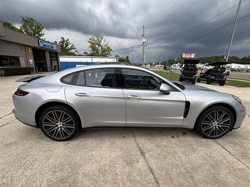 2017 Porsche Panamera 4